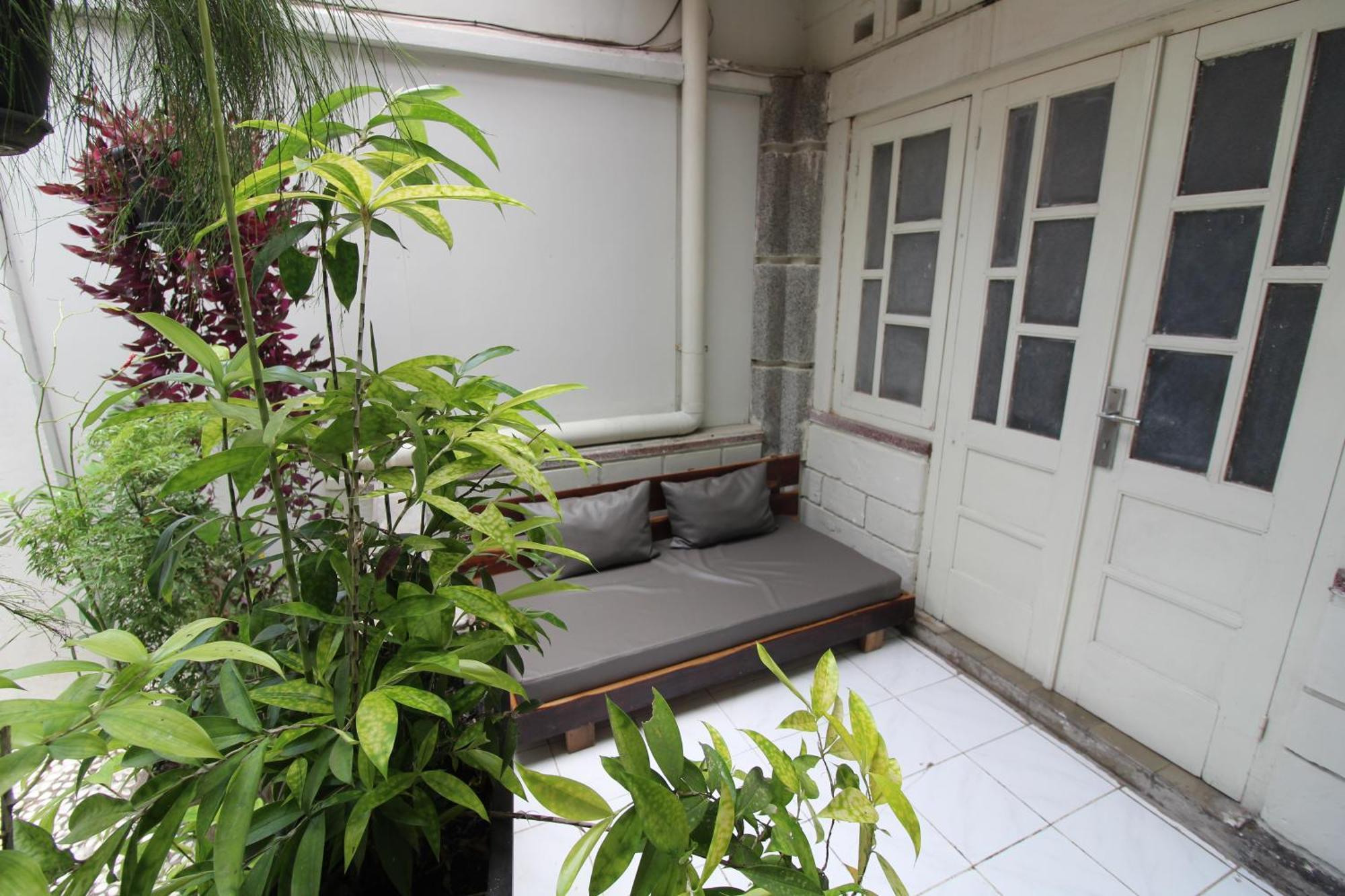 The Patio Yogya Apartment Yogyakarta Exterior photo